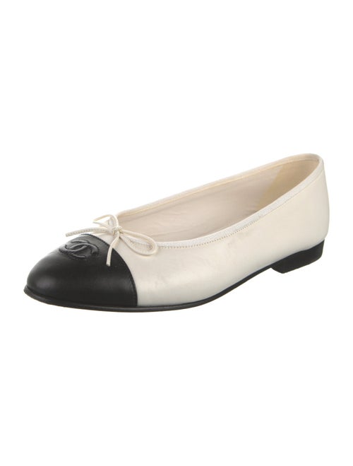 Chanel Interlocking CC Logo Leather Ballet Flats