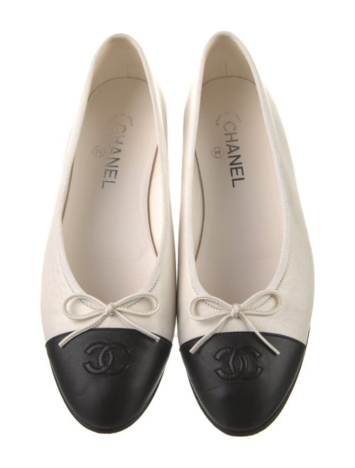 Chanel Interlocking CC Logo Leather Ballet Flats