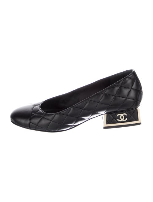Chanel Interlocking CC Logo Lambskin Pumps