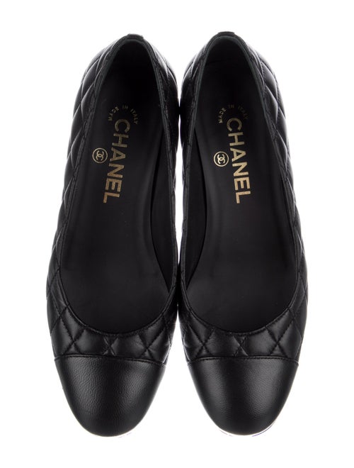 Chanel Interlocking CC Logo Lambskin Pumps