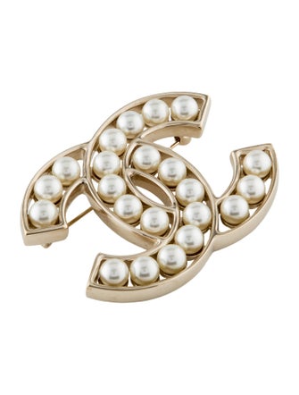 Chanel 2022 Faux Pearl CC Brooch Pin