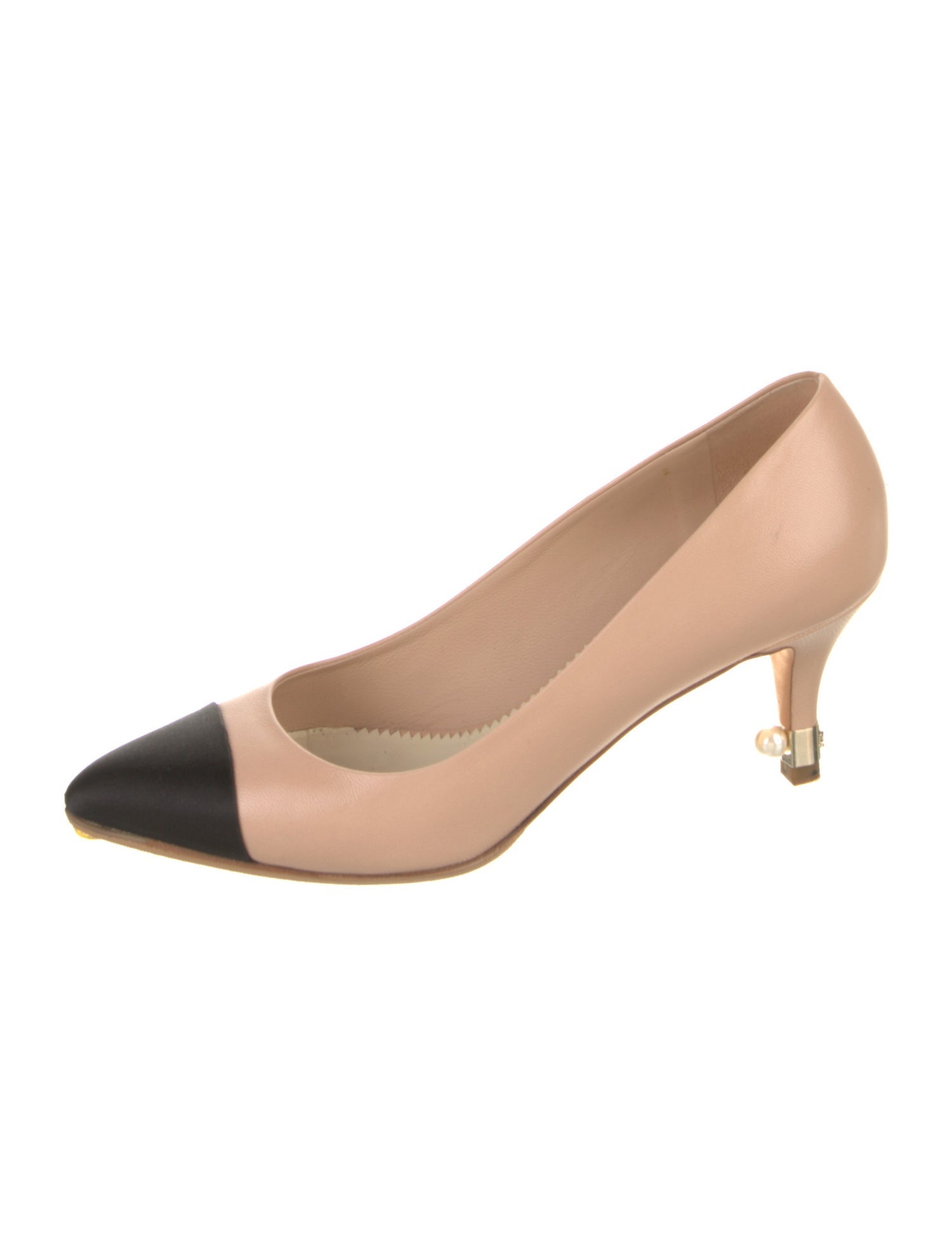 Chanel Interlocking CC Logo Leather Pumps