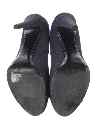 Chanel 2011 Interlocking CC Logo Pumps