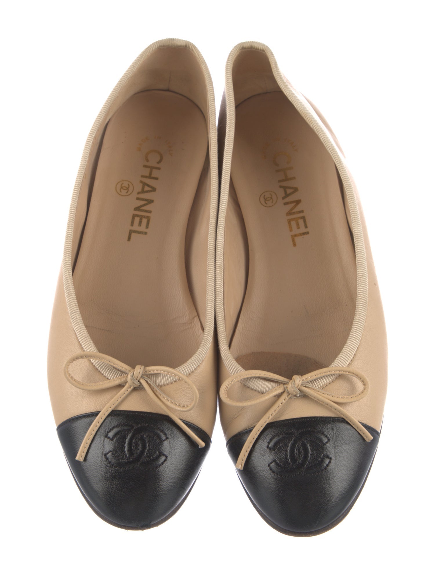 Chanel Interlocking CC Logo Leather Ballet Flats