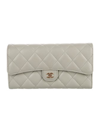 Chanel 2021-2022 Interlocking CC Logo Trifold Wallet