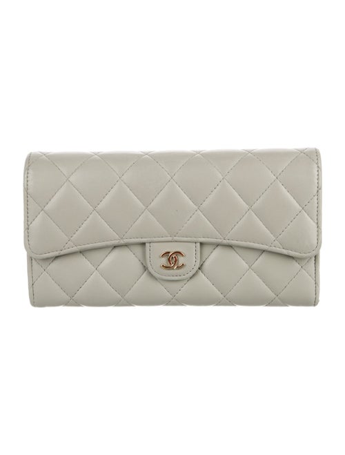 Chanel 2021-2022 Interlocking CC Logo Trifold Wallet