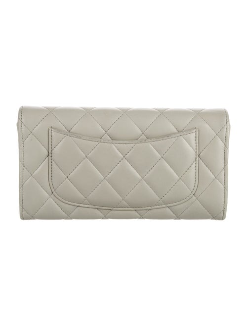 Chanel 2021-2022 Interlocking CC Logo Trifold Wallet