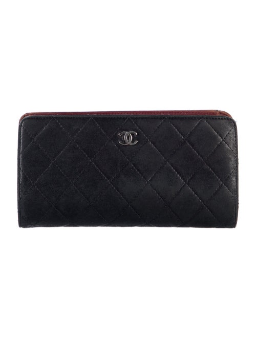 Chanel Yen Bifold Wallet Interlocking CC Logo Continental Wallet