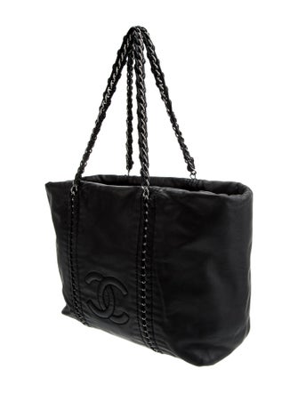 Chanel Luxe Ligne Tote