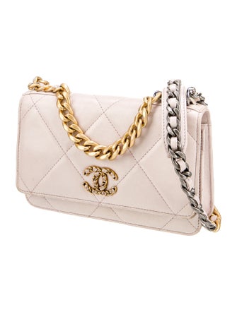 Chanel 19 Wallet On Chain