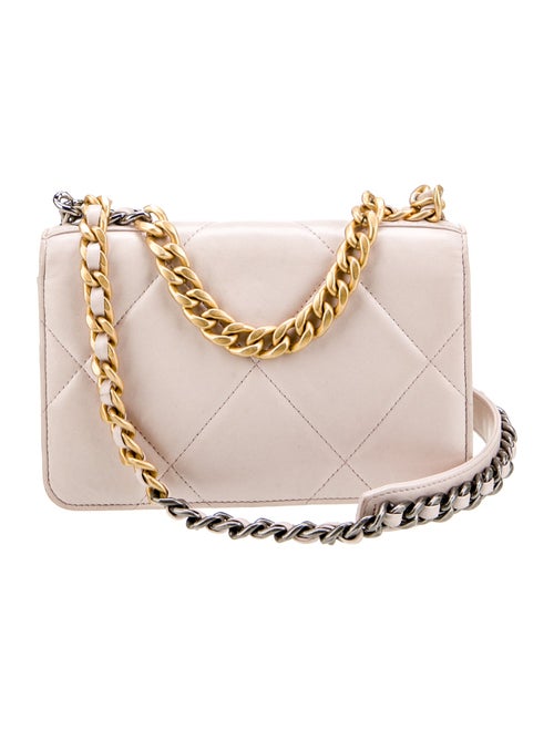 Chanel 19 Wallet On Chain