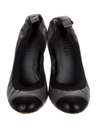 Chanel Interlocking CC Logo Leather Pumps