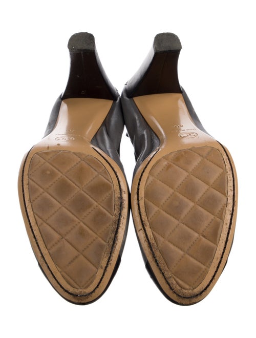 Chanel Interlocking CC Logo Leather Pumps