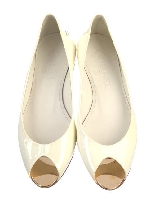 Chanel Interlocking CC Logo Patent Leather Flats