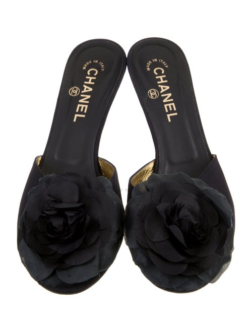 Chanel Interlocking CC Logo Slides