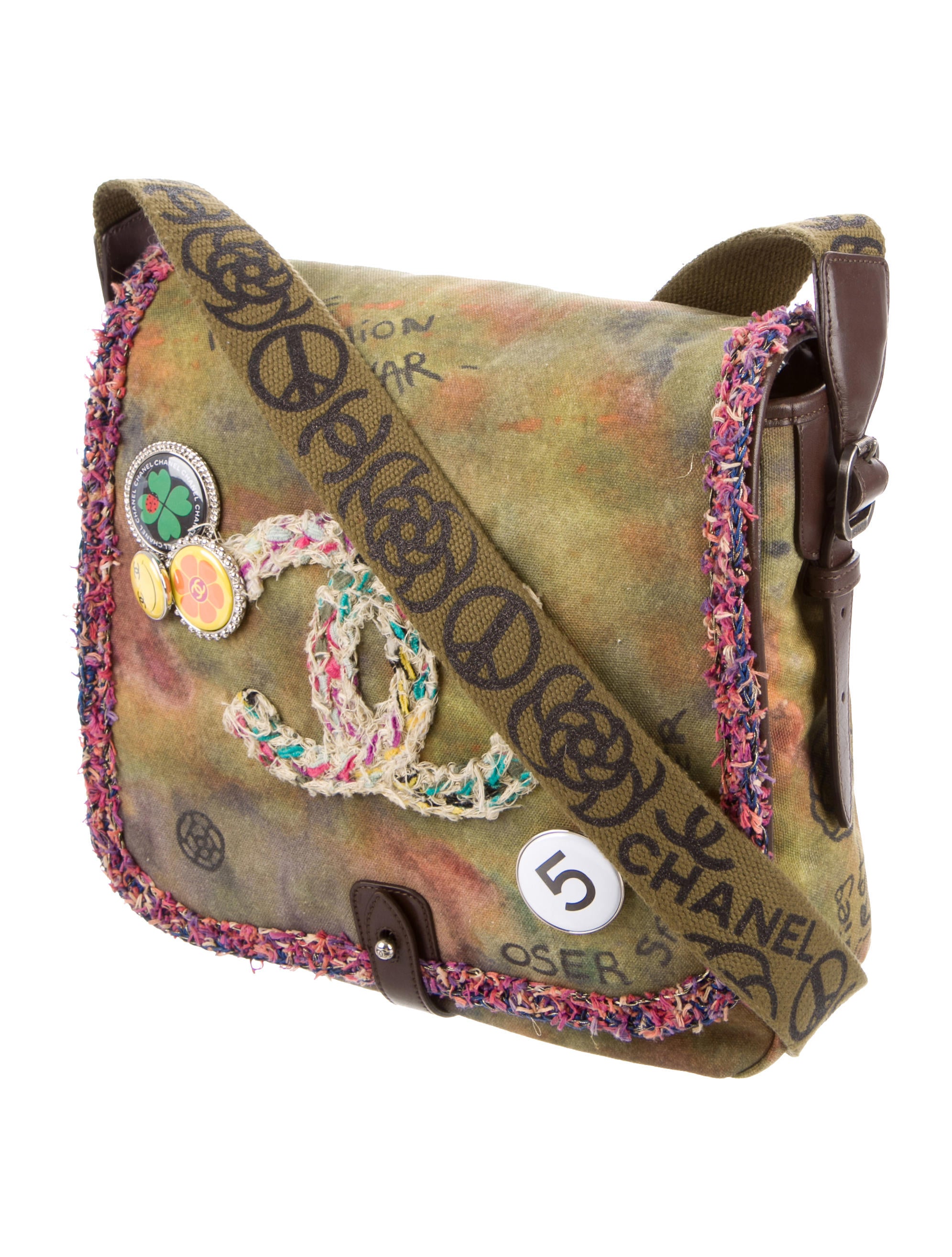 Chanel 2015 Graffiti On the Pavements Messenger Bag Handbags