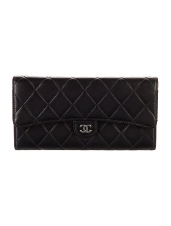 Chanel 2017-2018 Interlocking CC Logo Trifold Wallet
