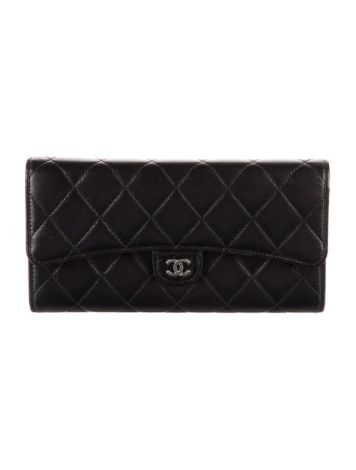 Chanel 2017-2018 Interlocking CC Logo Trifold Wallet