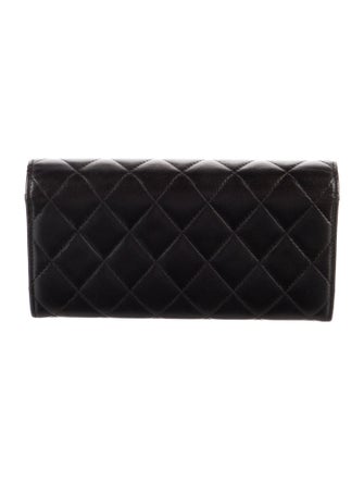 Chanel 2017-2018 Interlocking CC Logo Trifold Wallet