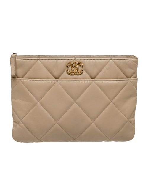 Chanel Quilted 19 O-Case