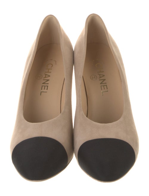 Chanel Interlocking CC Logo Suede Pumps