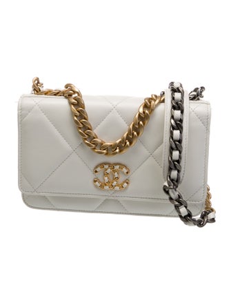 Chanel 19 Wallet on Chain