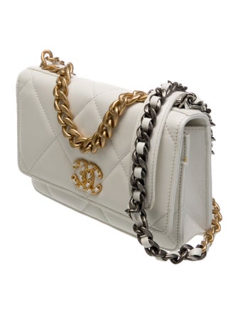 Chanel 19 Wallet on Chain