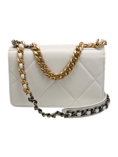 Chanel 19 Wallet on Chain