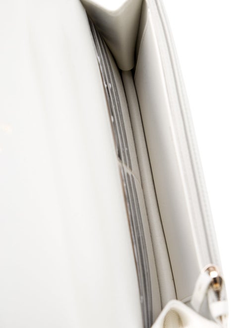 Chanel 19 Wallet on Chain