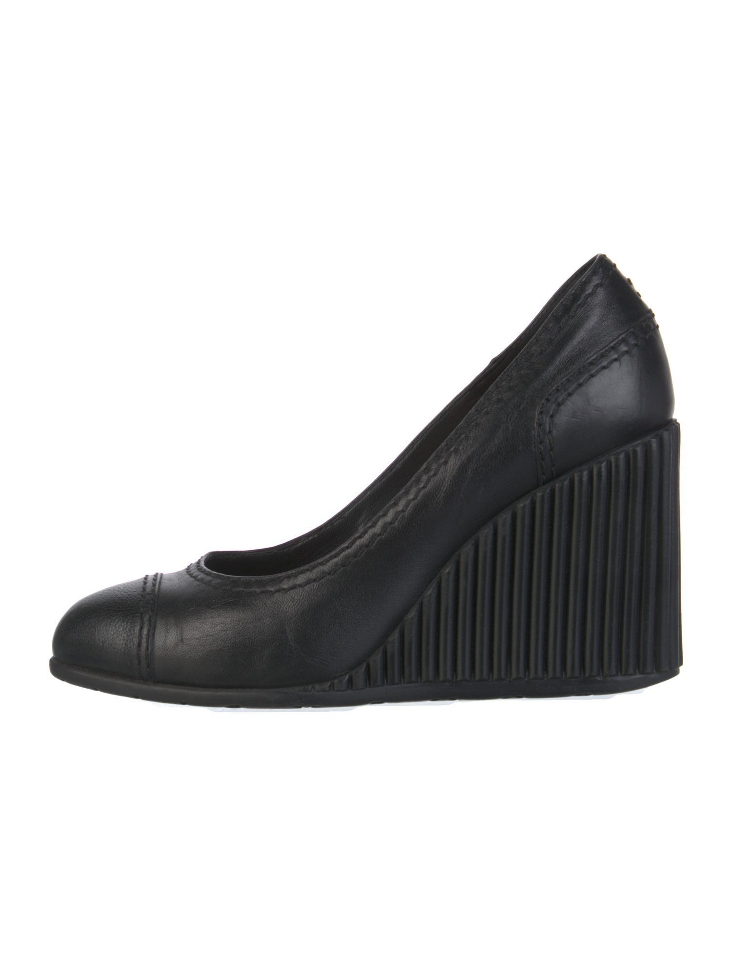 Chanel 2000's Interlocking CC Logo Pumps