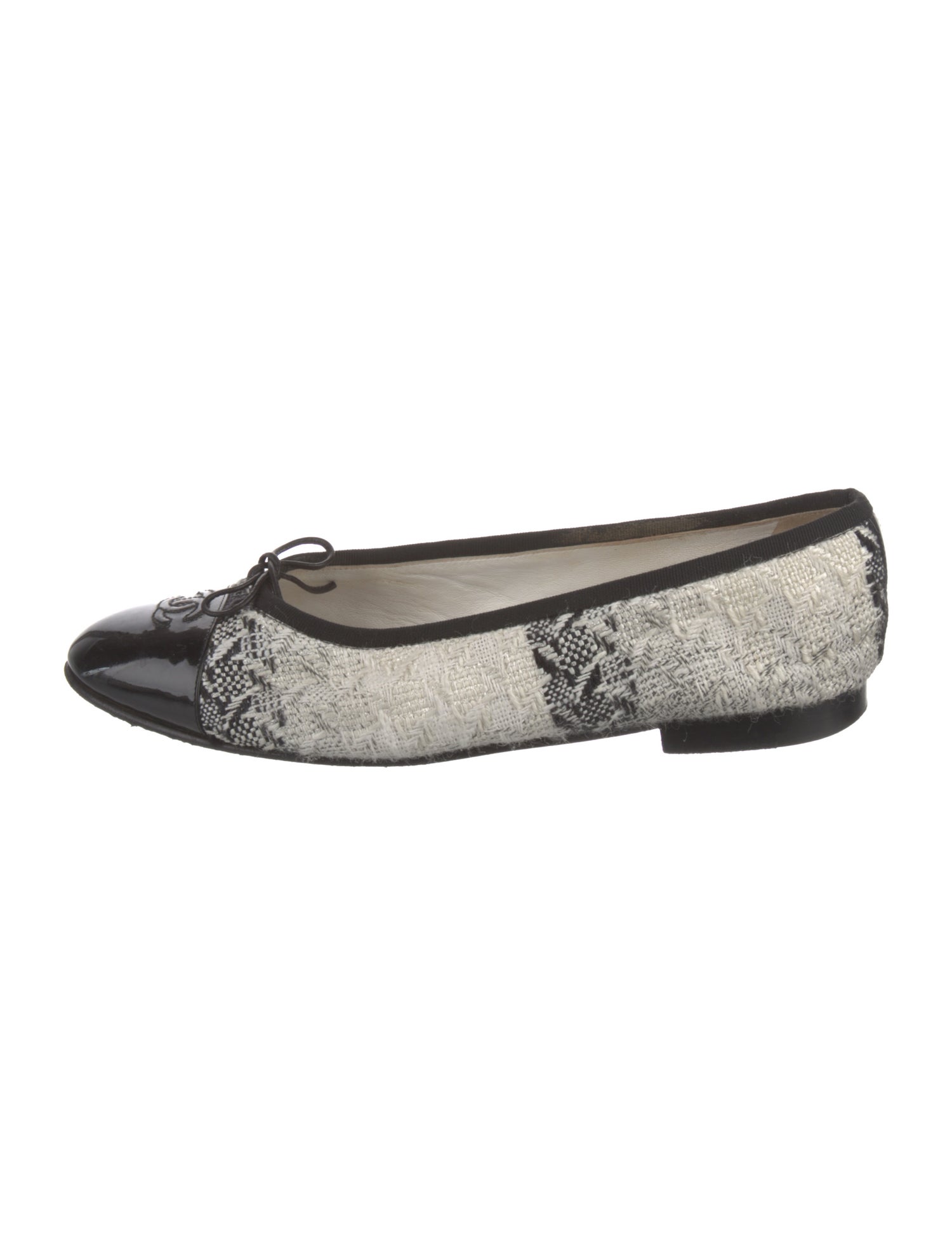 Chanel 2006 Interlocking CC Logo Ballet Flats