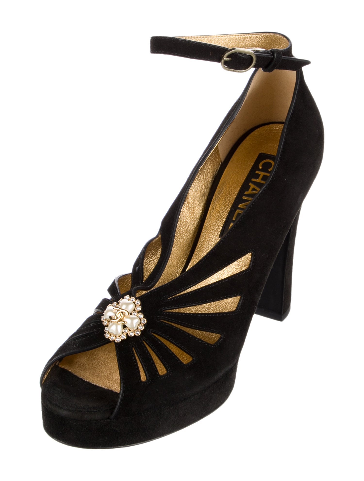 Chanel 2024 Interlocking CC Logo Pumps