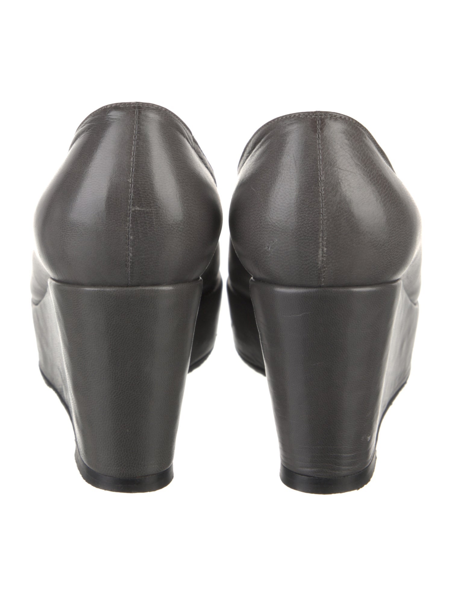 Chanel Interlocking CC Logo Leather Pumps