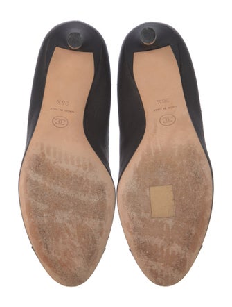 Chanel Interlocking CC Logo Leather Pumps