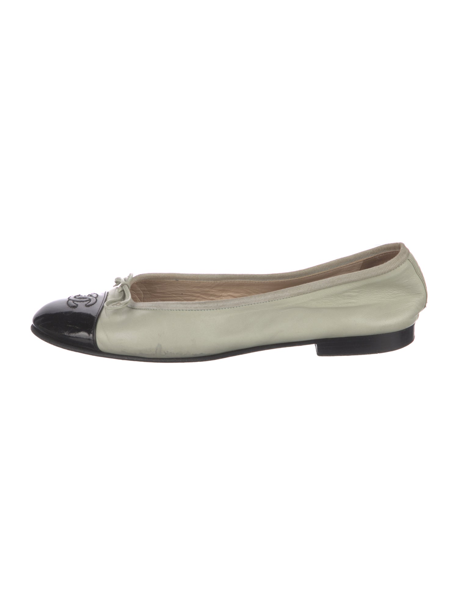 Chanel Interlocking CC Logo Leather Ballet Flats