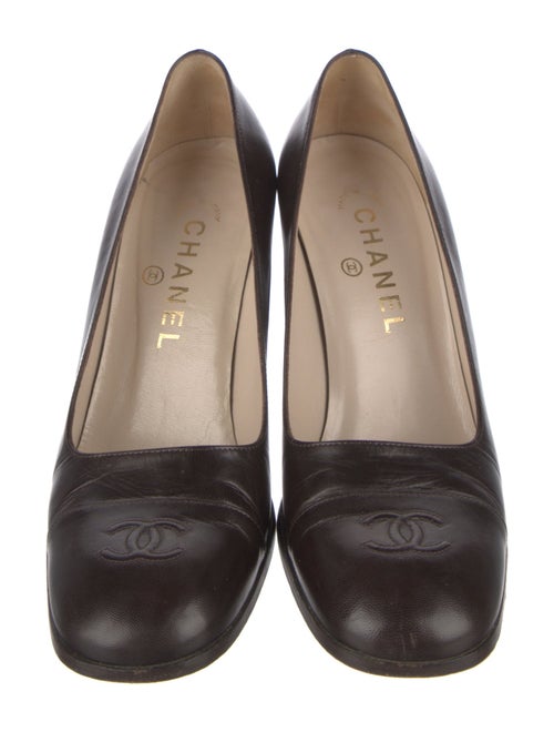 Chanel Interlocking CC Logo Leather Pumps