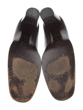 Chanel Interlocking CC Logo Leather Pumps