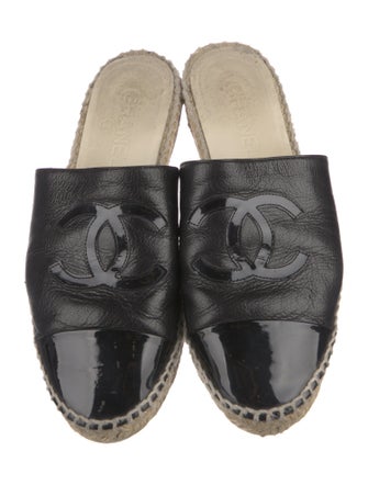 Chanel 2018 Interlocking CC Logo Espadrilles