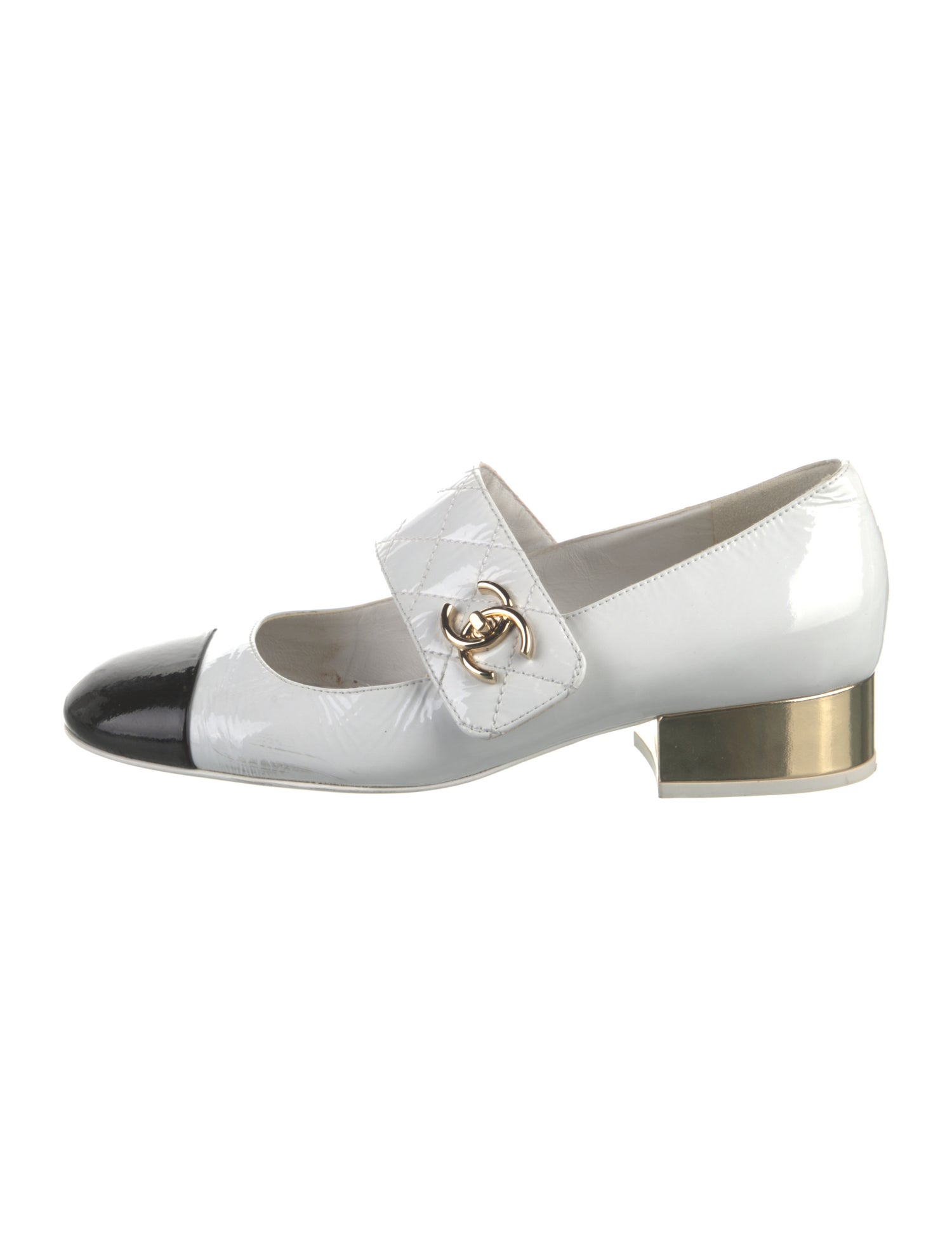 Chanel 2023 Interlocking CC Logo Pumps