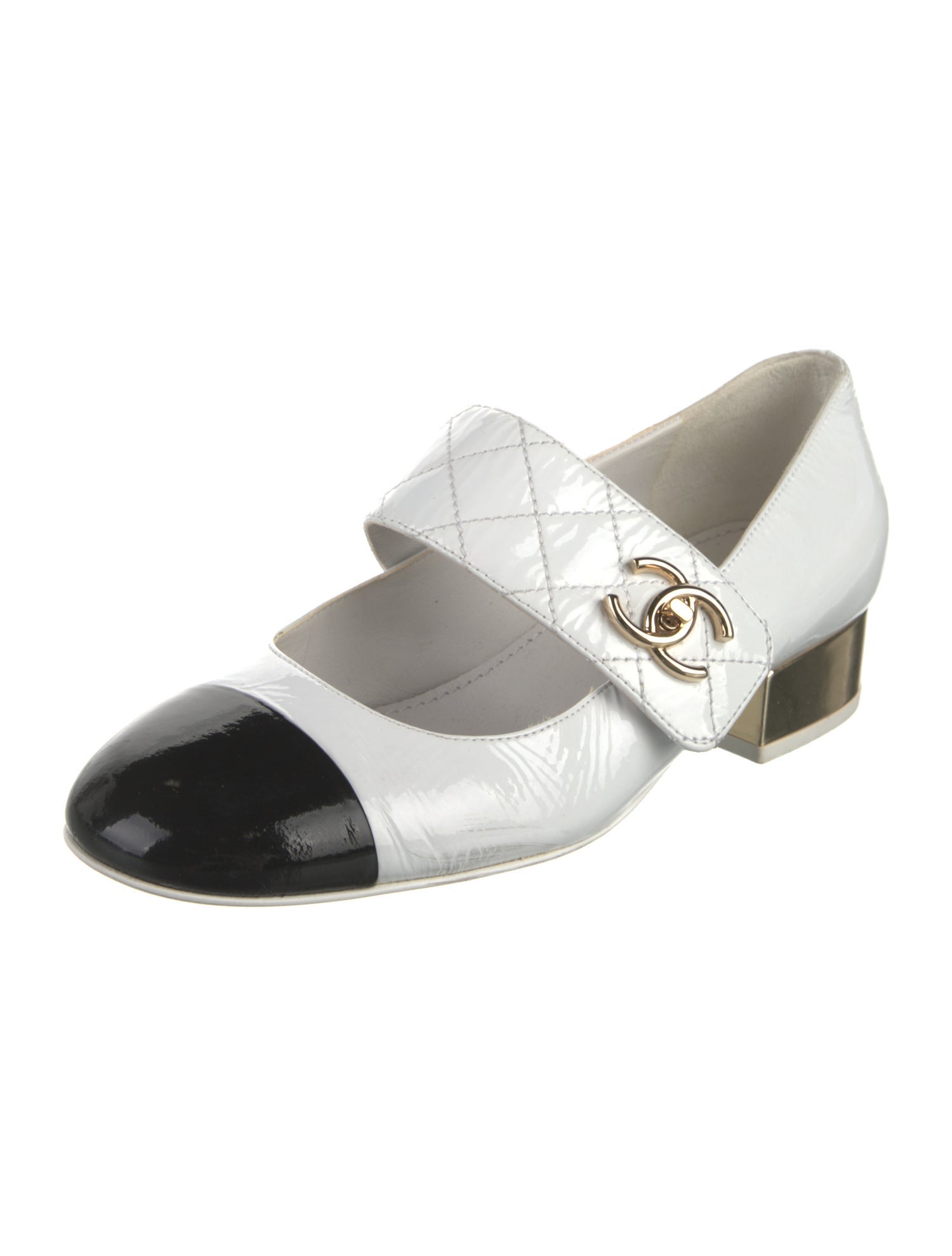 Chanel 2023 Interlocking CC Logo Pumps