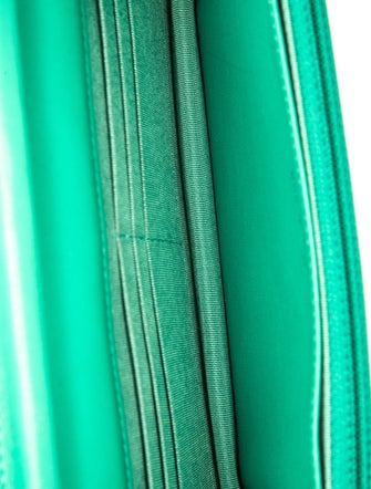 Chanel Classic Wallet on Chain