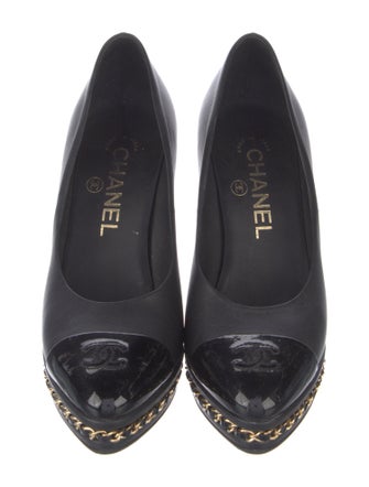 Chanel Interlocking CC Logo Leather Pumps