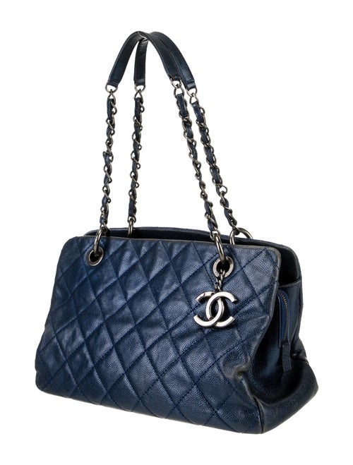 Chanel Small Chic Shopping Tote