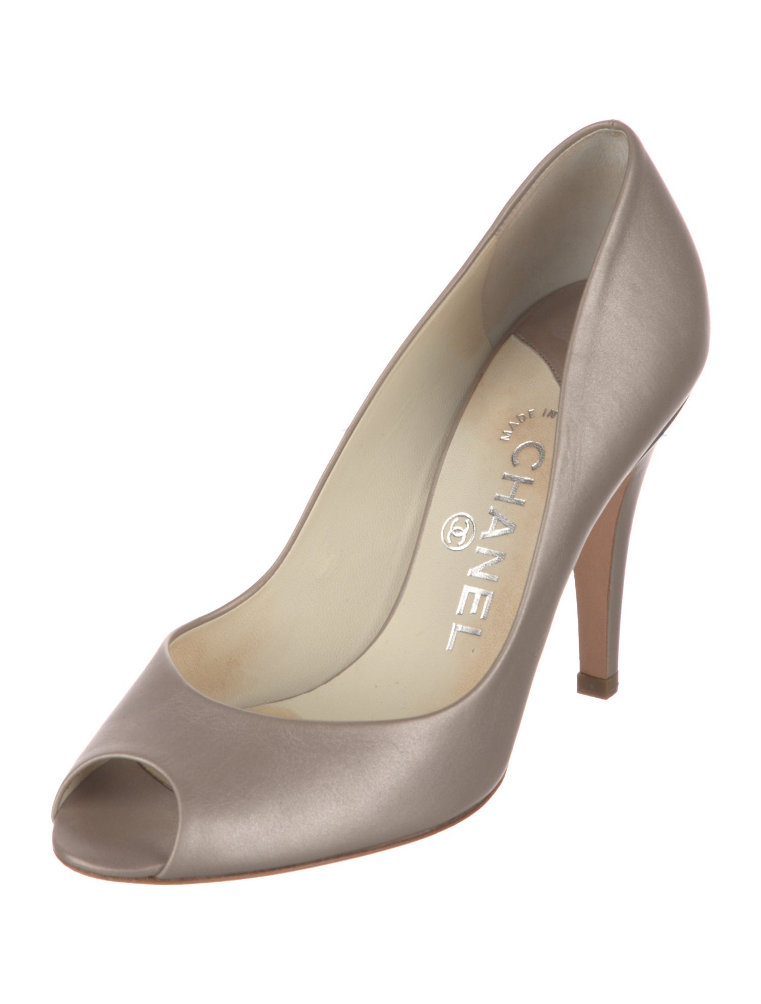 Chanel Interlocking CC Logo Leather Pumps