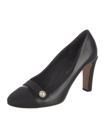 Chanel Interlocking CC Logo Leather Pumps