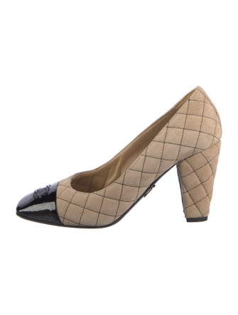 Chanel 2022 Interlocking CC Logo Pumps