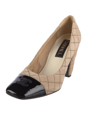 Chanel 2022 Interlocking CC Logo Pumps