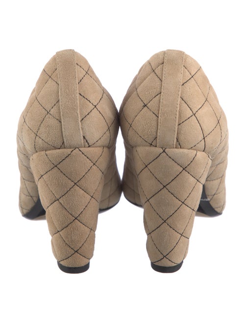 Chanel 2022 Interlocking CC Logo Pumps