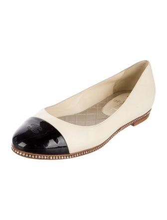 Chanel Interlocking CC Logo Leather Ballet Flats