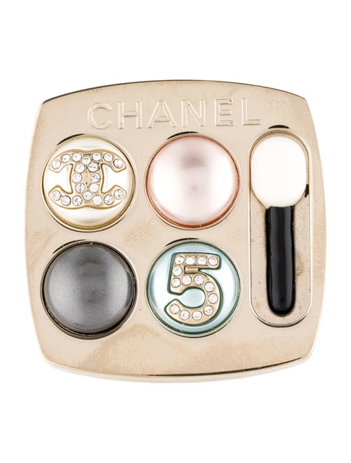 Chanel 2023 CC Faux Pearl, Strass & Resin Eyeshadow Brooch